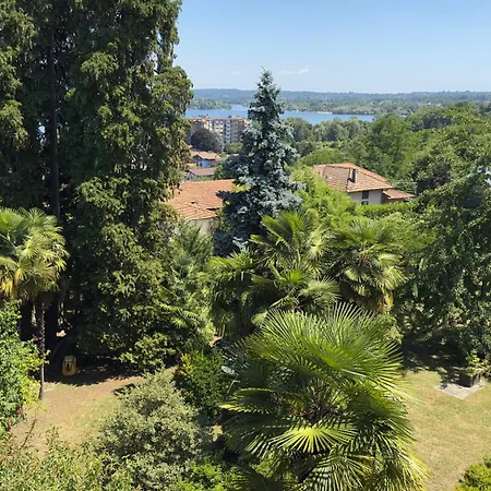 Apartment Casa Bole, Rustic-chic Attic With Glimpse Dormelletto