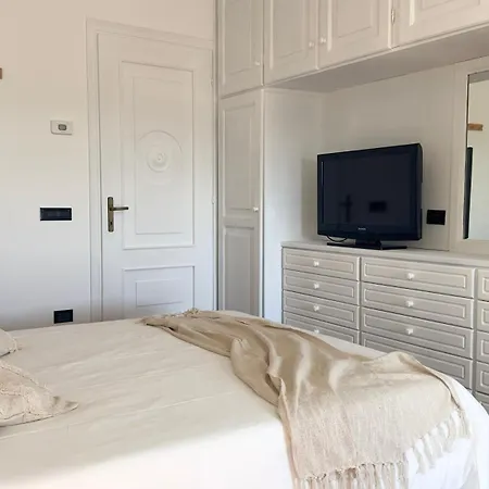 Apartment Casa Bole, Rustic-chic Attic With Glimpse