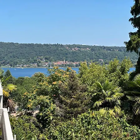 Apartment Casa Bole, Rustic-chic Attic With Glimpse Dormelletto