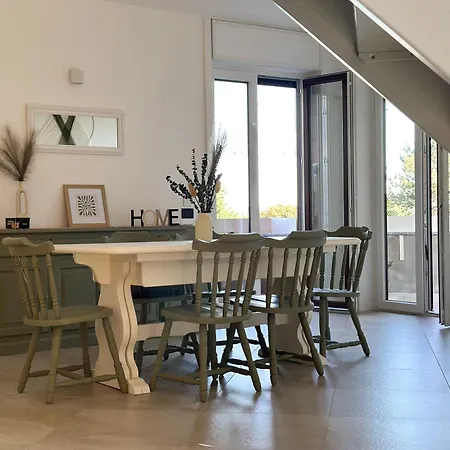 דירה Casa Bole, Rustic-chic Attic With Glimpse *