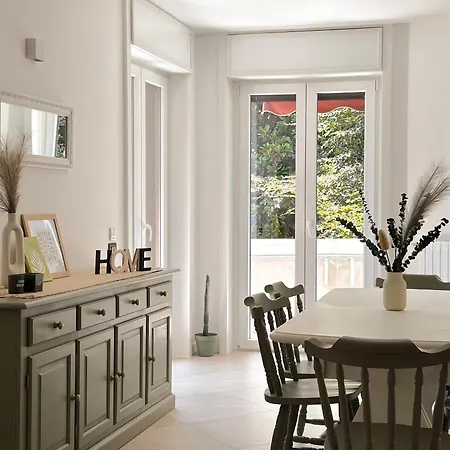 דירה Casa Bole, Rustic-chic Attic With Glimpse