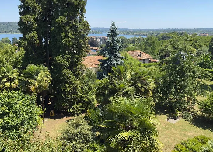 アパート Casa Bole, Rustic-chic Attic With Glimpse ドルメッレット