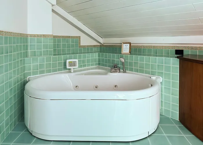 Casa Bole, Rustic-chic Attic With Glimpse ドルメッレット